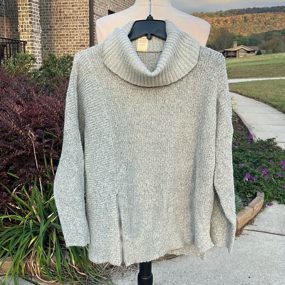 Oversized Comfy Sweater Light Gray Pullover Cowl Neck Womens Small - Picture 1 of 11